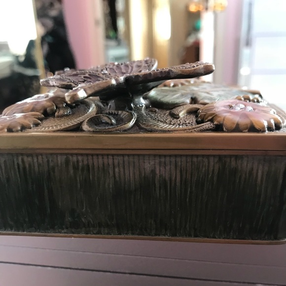 3D Butterfly Vintage Jewelry Box with Mirror. - Picture 5 of 6